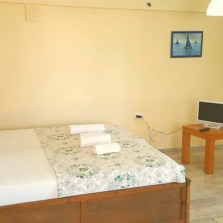 Ata Konuk Evi Апартаменты *